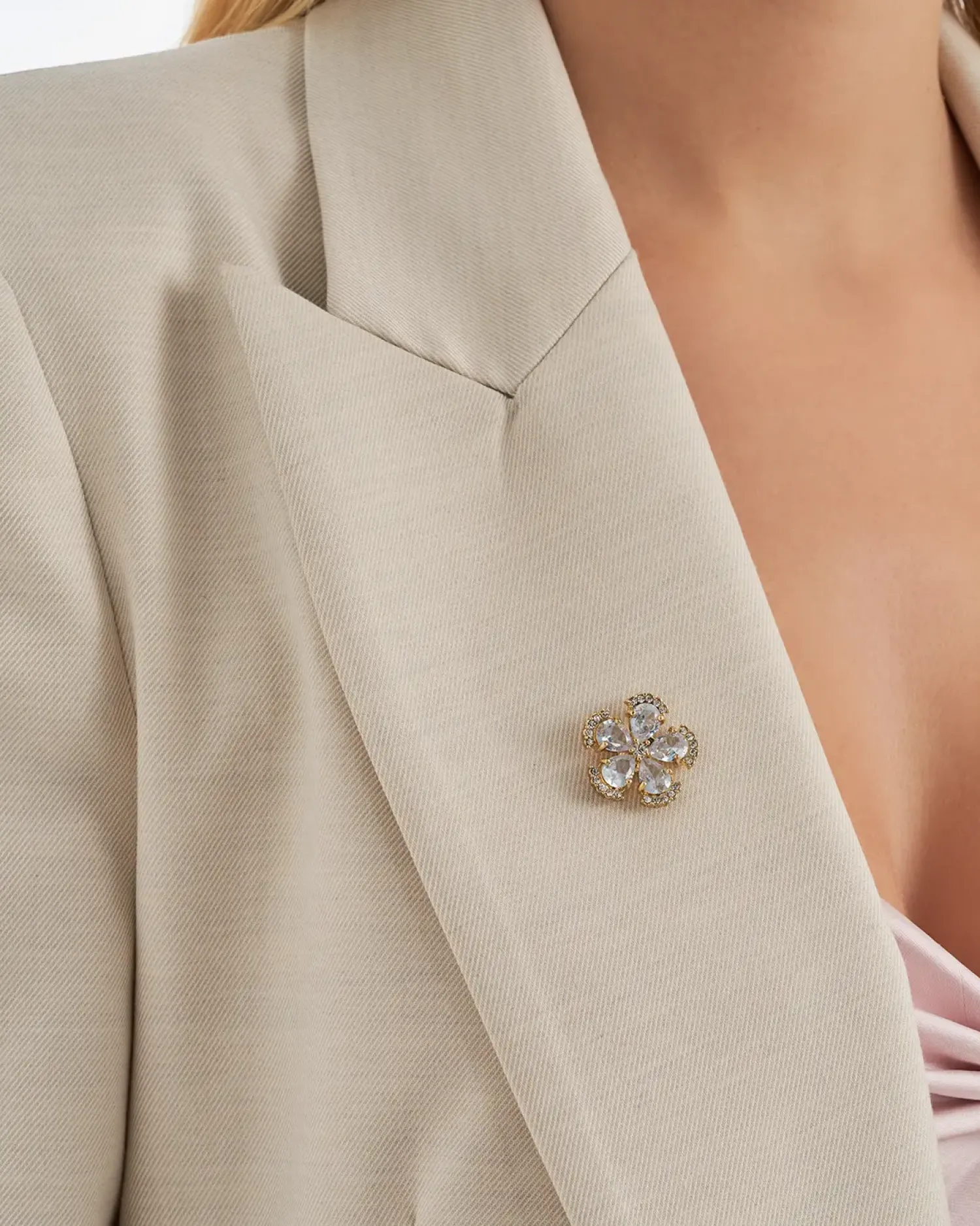 Bijou Brigitte Broche - Sparkly Flower Hot