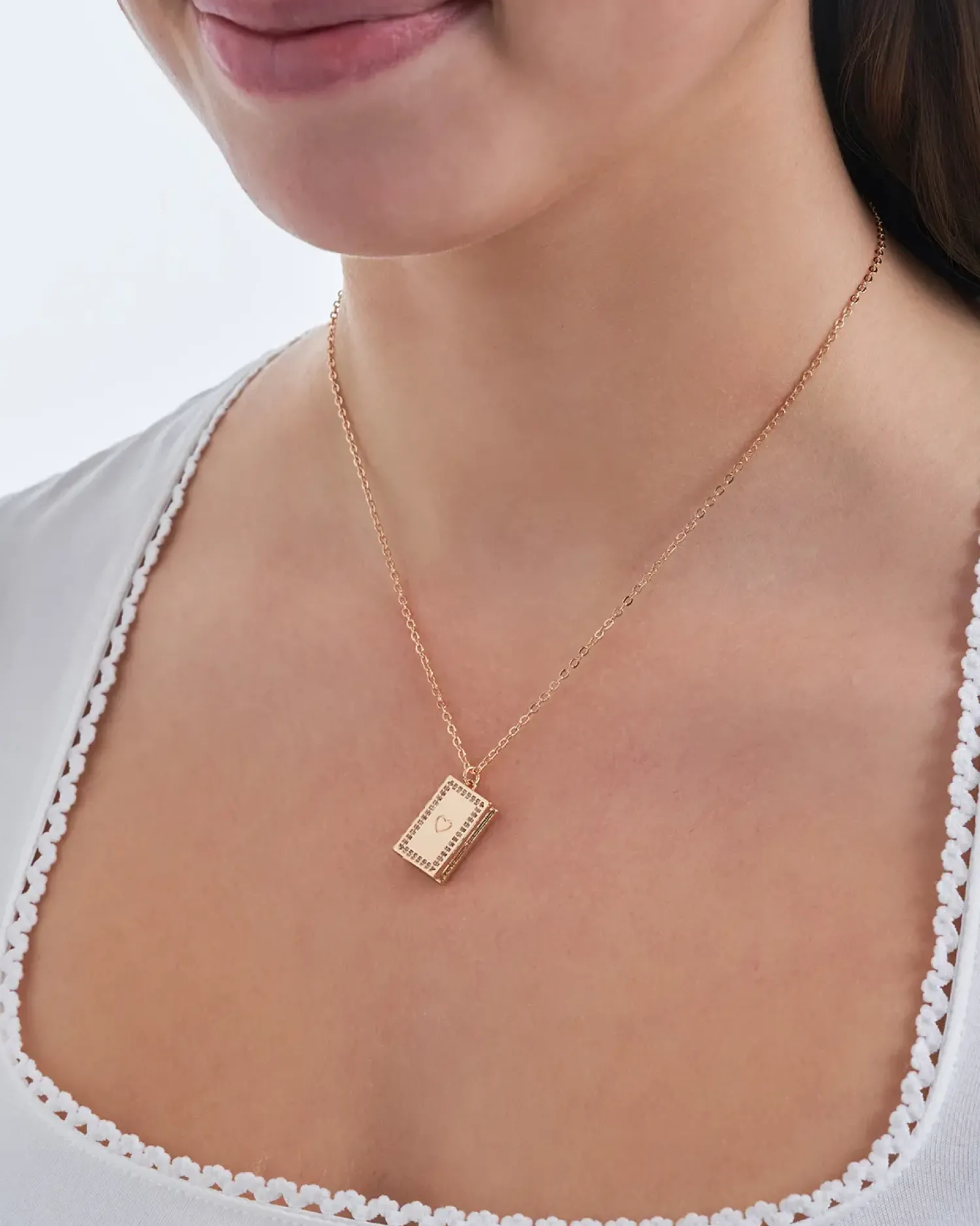Bijou Brigitte Collier - Golden Book Online